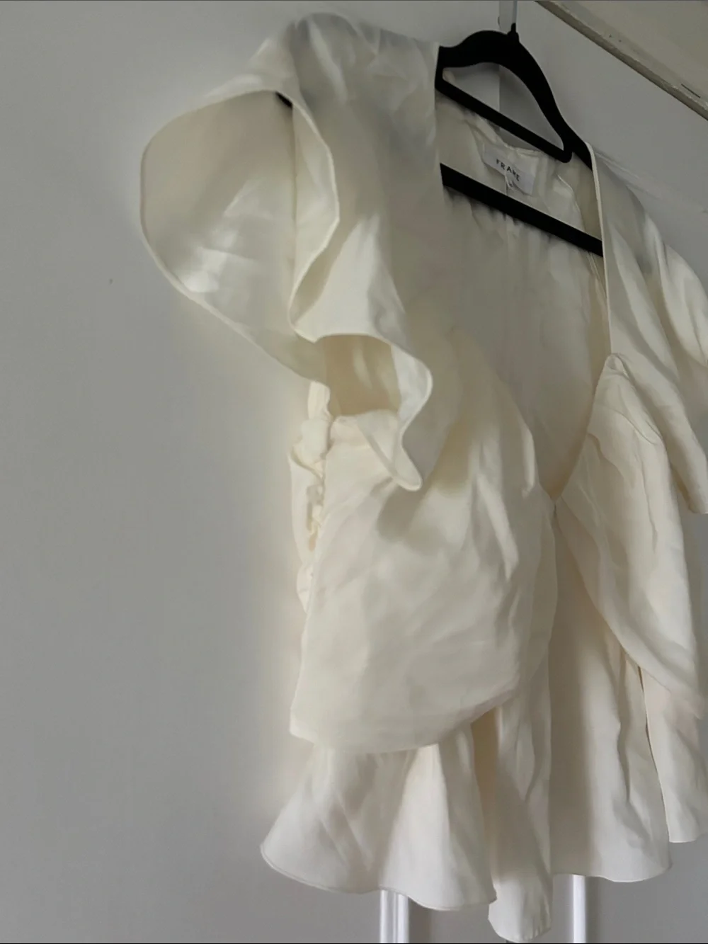 Frame Denim 100% Ivory Silk V-Neck Flutter Sleeve Blouse - Picture 2 of 6